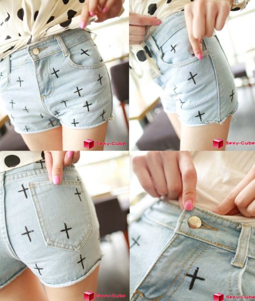 Shorts Jeans com cruzes